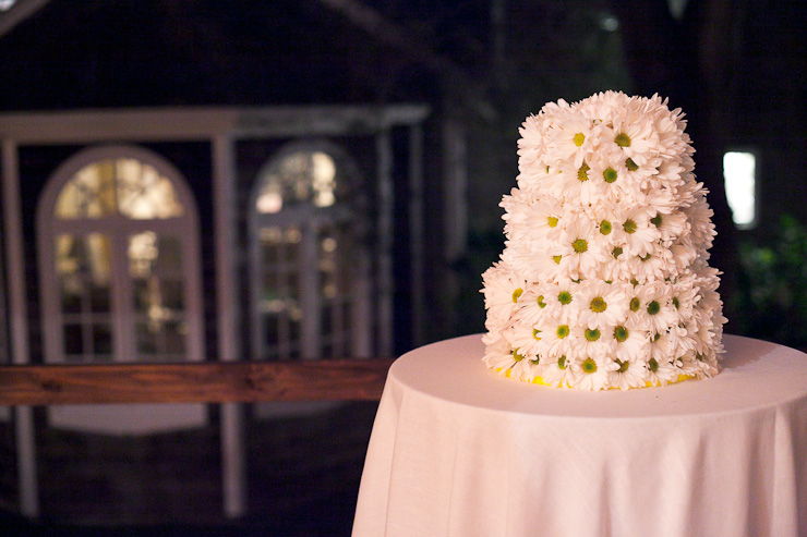 Photojournalistic Wedding Photography - Hamptons, wedding cake with daisies